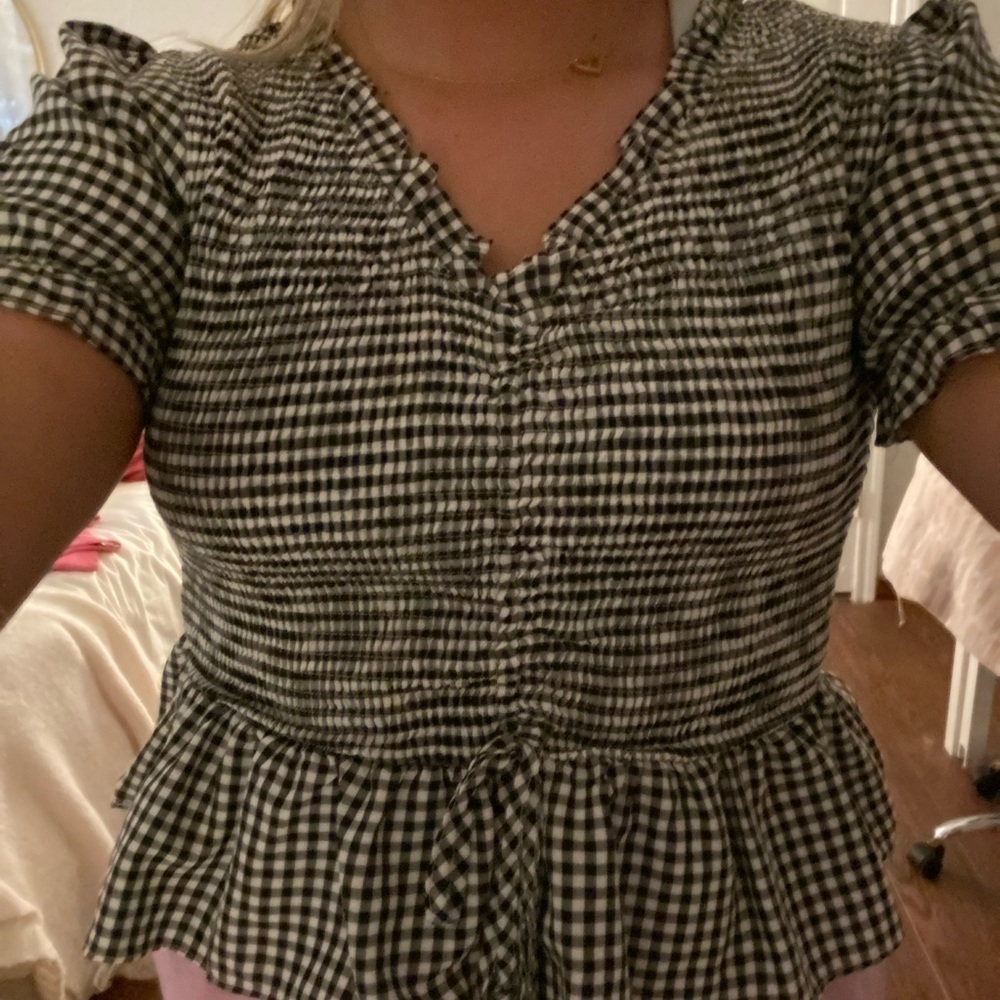 Super fun puff sleeve top!